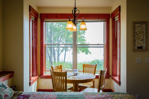 The Inn at Croftville Road Cottages #6. On the Shore of Lake Superior.