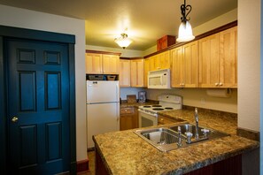 Réfrigérateur, micro-ondes, four, grille-pain