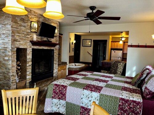 The Inn at Croftville Road Cottages #6. On the Shore of Lake Superior.