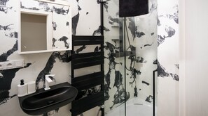 Departamento Confort | Baño | Regadera, regadera con hidromasaje, amenidades de baño gratuitas 