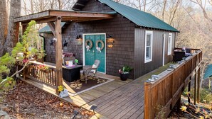A cabin with a porch, a green door, and a deck. - Lakeside Retreat Lake Lanier-Enjoy fall with amazing hiking and wineries! (Dawsonville)