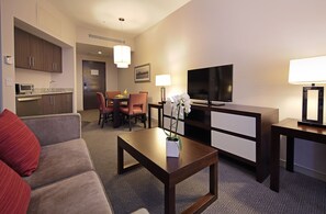 TV - Welcome to Wyndham Albrook Mall Hotel - We Connect You To So Much In Panama City (Panama City)