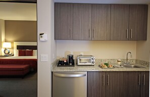 Fridge, microwave, dishwasher, coffee/tea maker - Welcome to Wyndham Albrook Mall Hotel - We Connect You To So Much In Panama City (Panama City)
