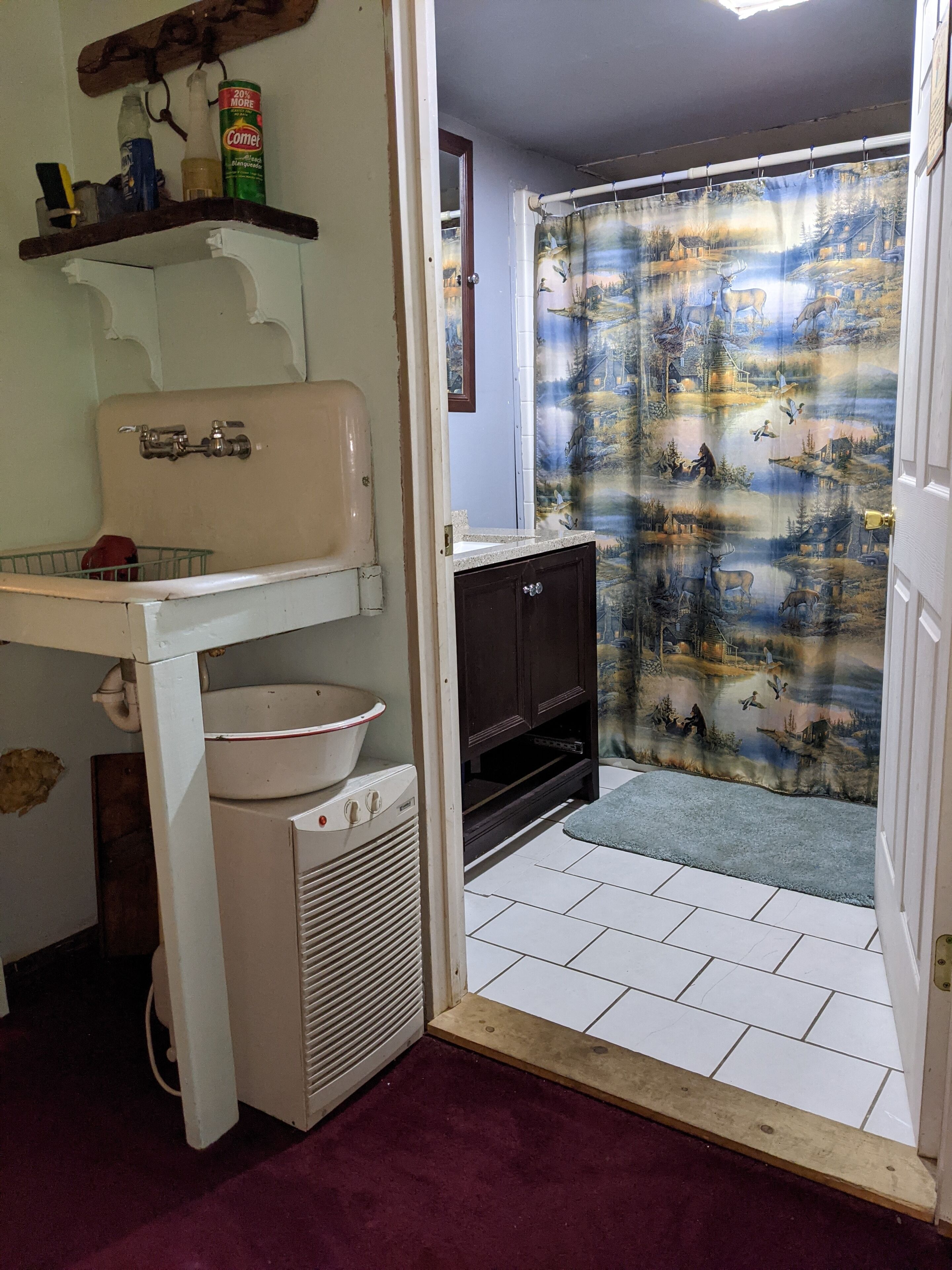 Dusj, hårføner, håndklær og toalettpapir