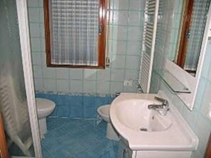 Apartment, 2 Schlafzimmer (C-6) | Badezimmer