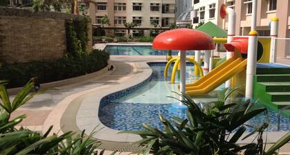 MANHATTAN PARKWAY CONDOMINIUM STAYCATION