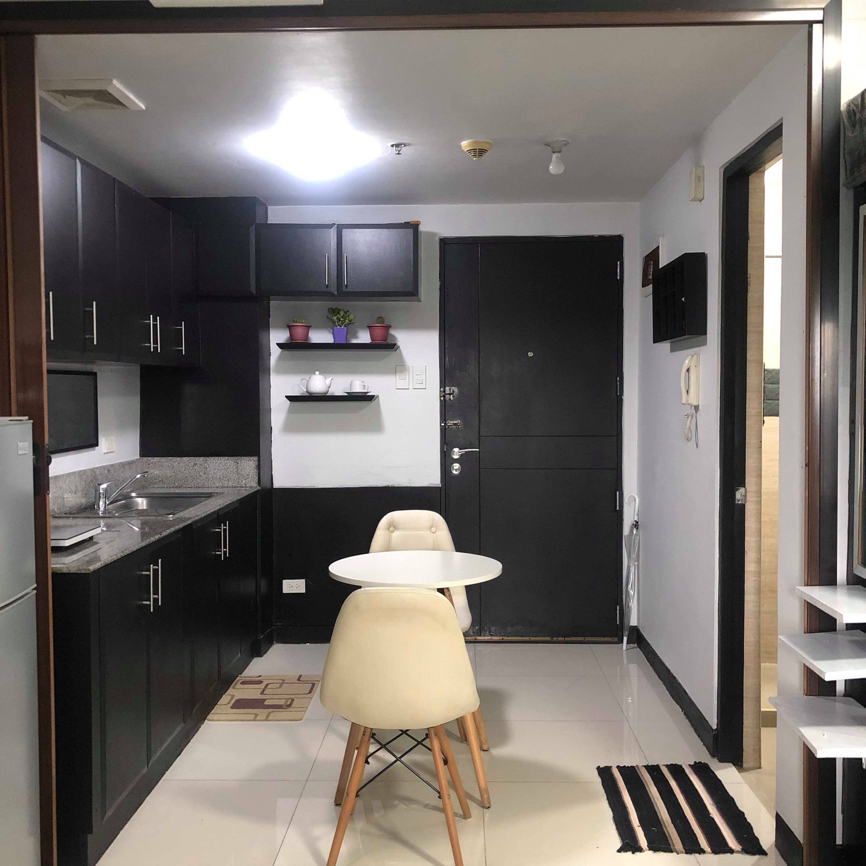 Fridge, electric kettle, rice cooker, cookware/dishes/utensils