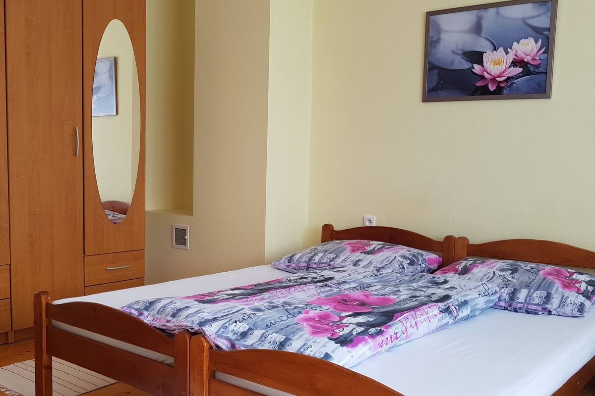 Apartment, Balcony, Hill View (1) | Hypo-allergenic bedding available, cribs (surcharge)