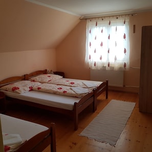 Apartamento, sacada, vista para a colina (2) | Roupas de cama antialérgicas, individualmente mobiliados