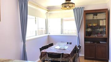 Nhà cơ bản, 3 phòng ngủ | Bếp riêng | Tủ lạnh, lò vi sóng, lò nướng, bếp nấu