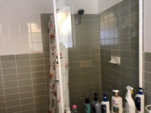 Basic-Haus, 3 Schlafzimmer | Badezimmer | Badewanne und Dusche (separat), Haartrockner, Handtücher, Seife
