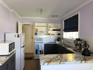 Basic House, 3 Bedrooms | Private kitchen | Full-sized fridge, microwave, oven, stovetop - Canberra Entire House 3 Bedroom (Scullin)