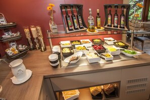 Breakfast, lunch and dinner served  - Hotel Im Tannengrund (Langelsheim)