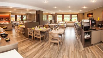 Free daily buffet breakfast