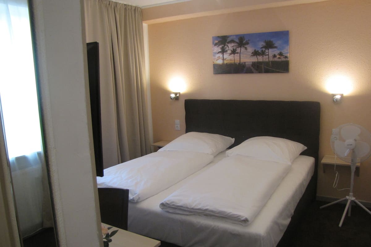 Desk, free cribs/infant beds, free WiFi, bed sheets