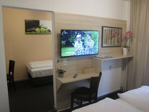 Bureau, lits bébé (gratuits), Wi-Fi gratuit, draps fournis