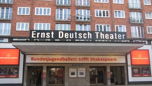 The entrance to the Ernst Deutsch Theater with a sign for the Bundesjugendballett trift Shakespeare. - Milano Hotel (Hamburg)