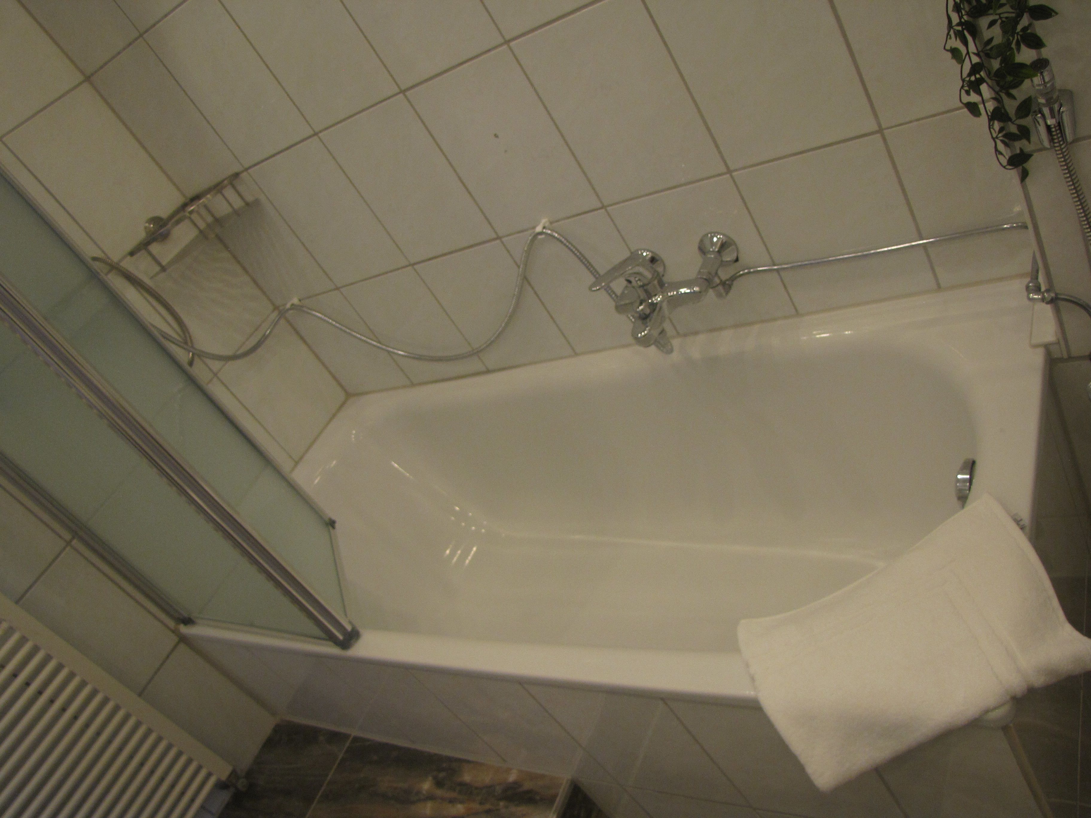 double room | deep-soaking bathtub