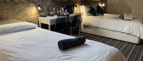 Triple Room | Soundproofing, free WiFi, bed sheets