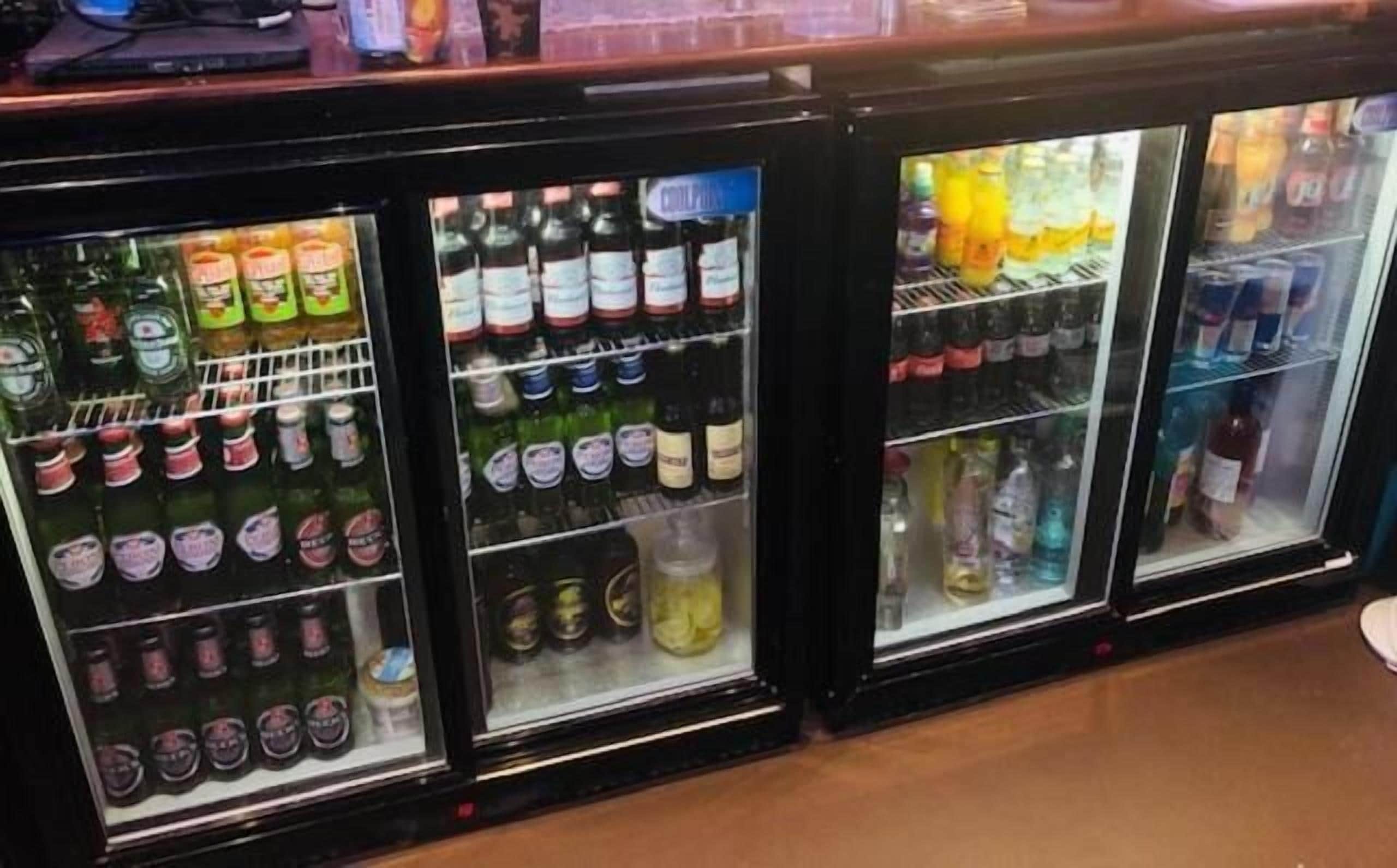 Bar (trong khuôn viên)