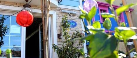 Majoituspaikan sisäänkäynti