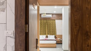 Deluxe Room | Desk, soundproofing - Meridian Hotel & Banquet (Surat)