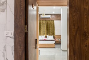 Deluxe Room | Desk, soundproofing - Meridian Hotel & Banquet (Surat)