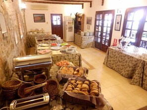Breakfast buffet - Ege Otel Bozcaada (Bozcaada)