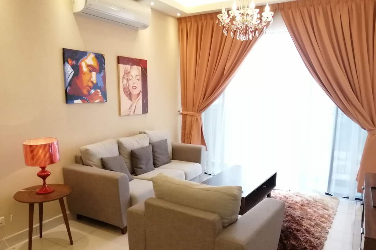 Apartamento, 2 quartos | Sala de estar | Smart TV