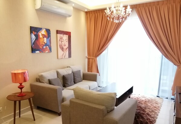 Departamento, 2 habitaciones | Sala de estar | Smart TV
