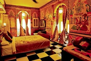 Studio Suite | Individually decorated, individually furnished, soundproofing, free WiFi - Singhvi's Haveli (Jodhpur)