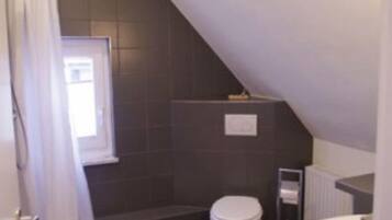 Apartment | Badezimmer | Dusche, Haartrockner, Handtücher, Seife