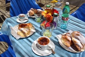 Breakfast meal - Relais Ohana (Vico Equense)