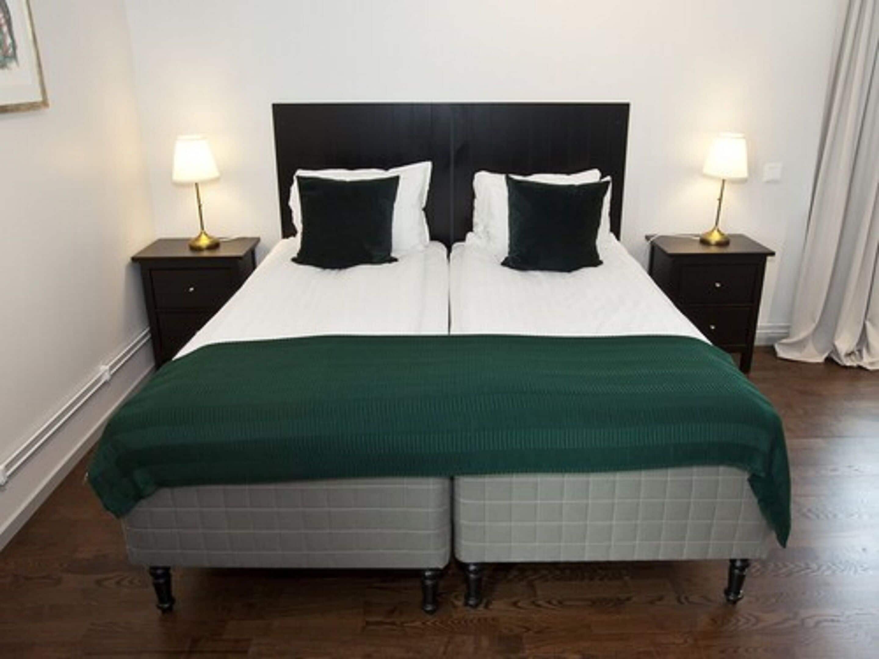 twin room | desk, laptop workspace, iron/ironing board, bed sheets