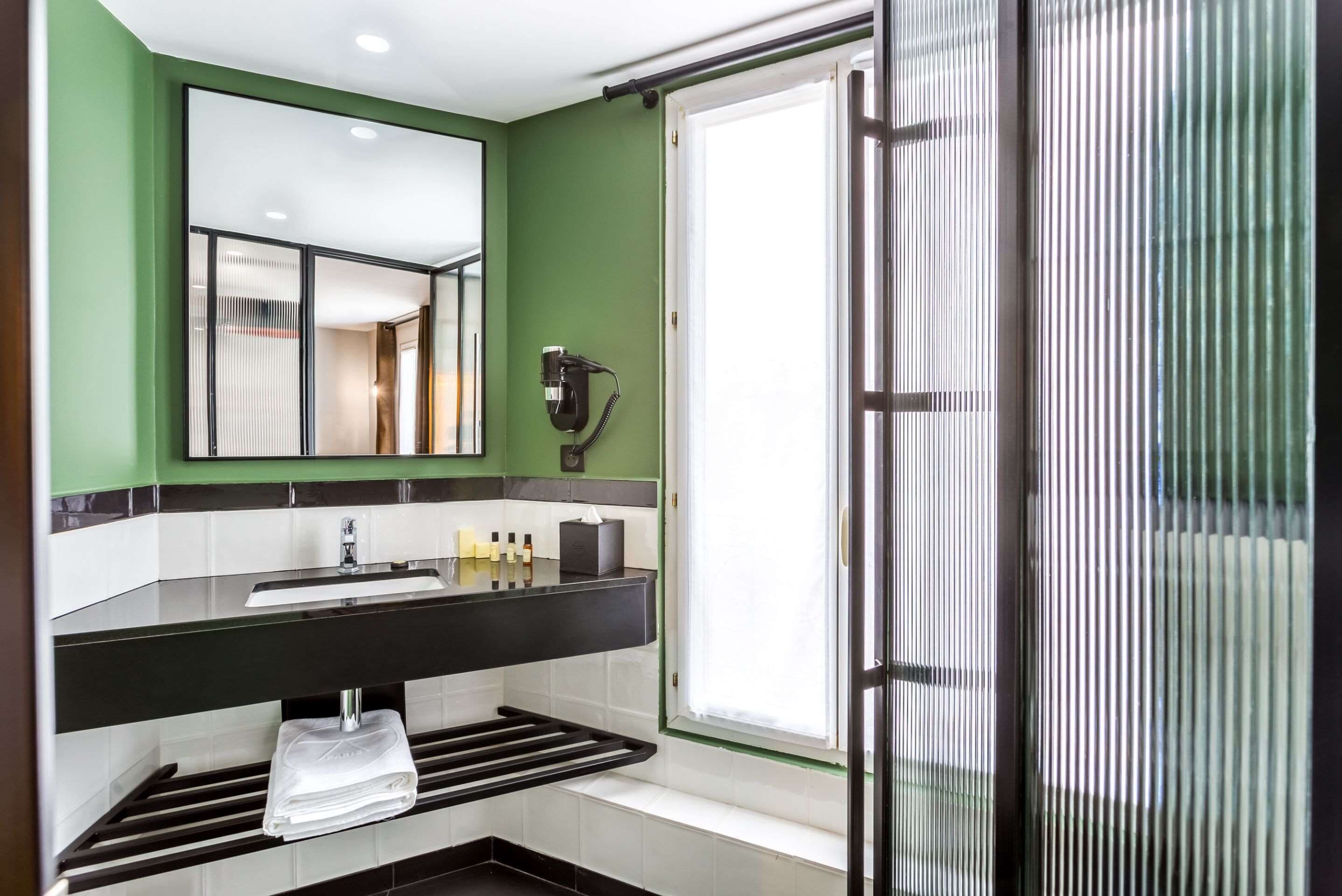 select comfort beds, minibar, desk, soundproofing