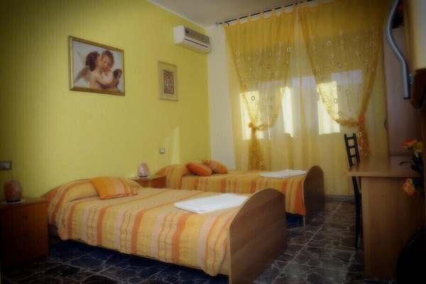 Twin Room | Desk, soundproofing, free cribs/infant beds, free WiFi