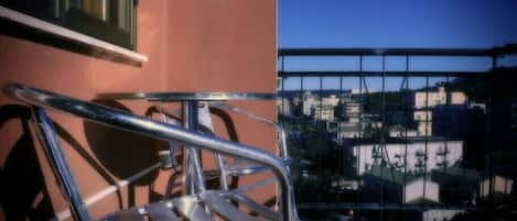 Chambre triple | Vue sur la ville