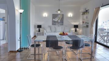 Apartemen Deluks, 3 kamar tidur | Makan di kamar