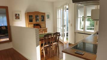 Family Apartment, 1 Bedroom, Garden View, Ground Floor | In-room dining