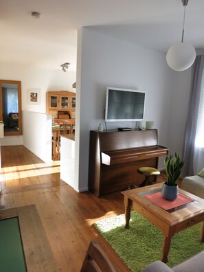 Family Apartment, 1 Bedroom, Garden View, Ground Floor | Living area | Flat-screen TV - Lakeside City House (Nuremberg)