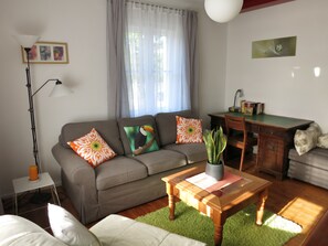 Appartement Familial, 1 chambre, vue jardin, rez-de-chaussée | Coin séjour