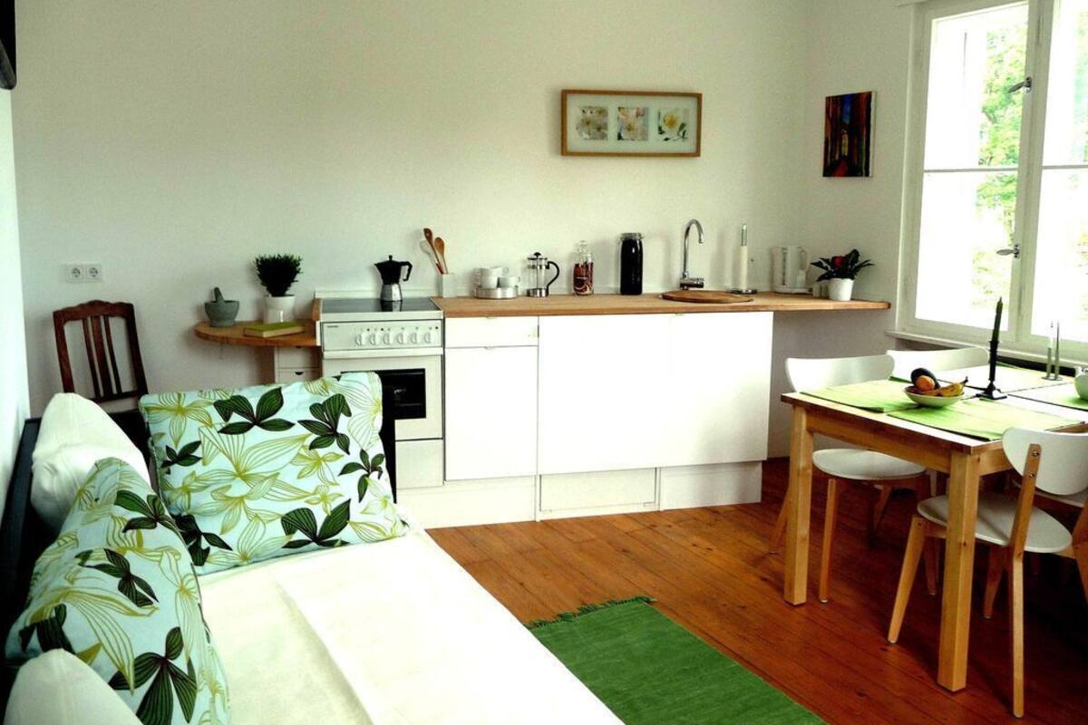 Family Apartment, 1 Bedroom, Garden View (Obergeschoss) | Makan dalam bilik