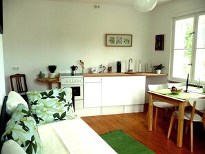 Family Apartment, 1 Bedroom, Garden View (Obergeschoss) | In-room dining - Lakeside City House (Nuremberg)