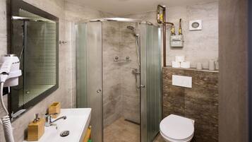 Classic Studio, Garden View | Bathroom | Shower, free toiletries, hair dryer, slippers