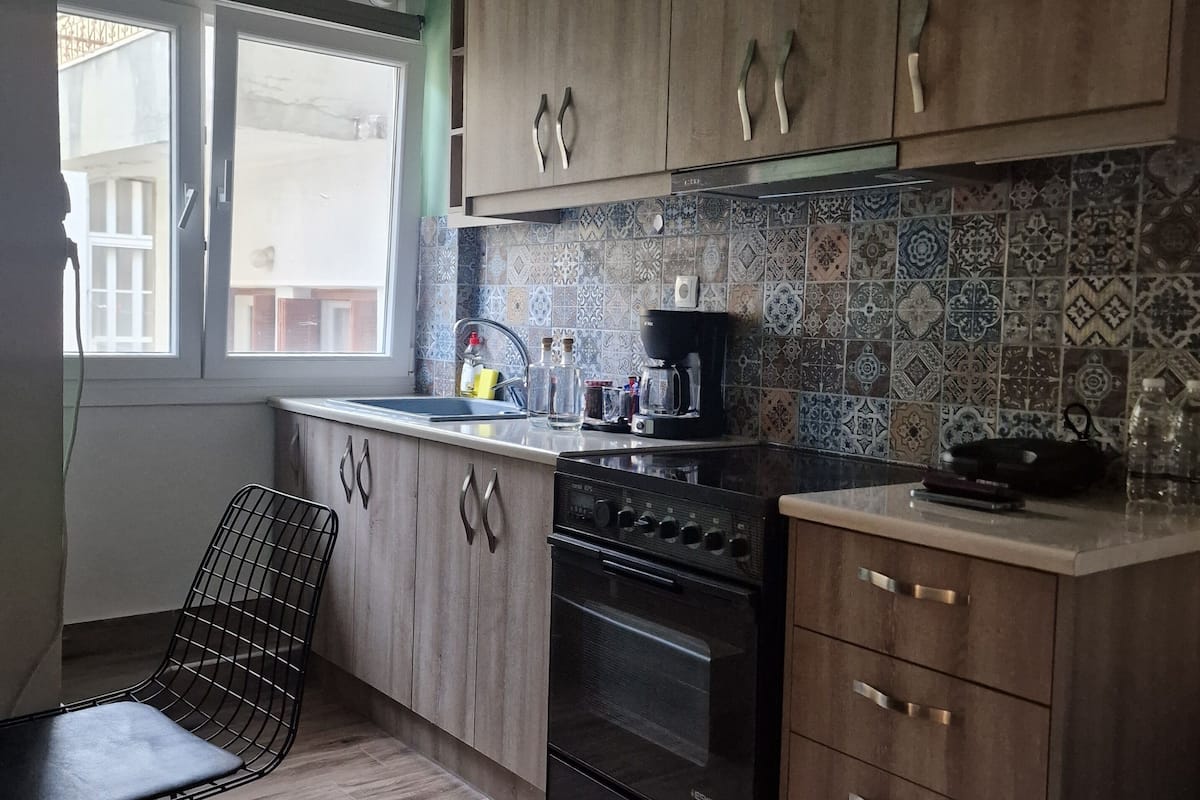 city apartment, 1 bedroom | living area | netflix
