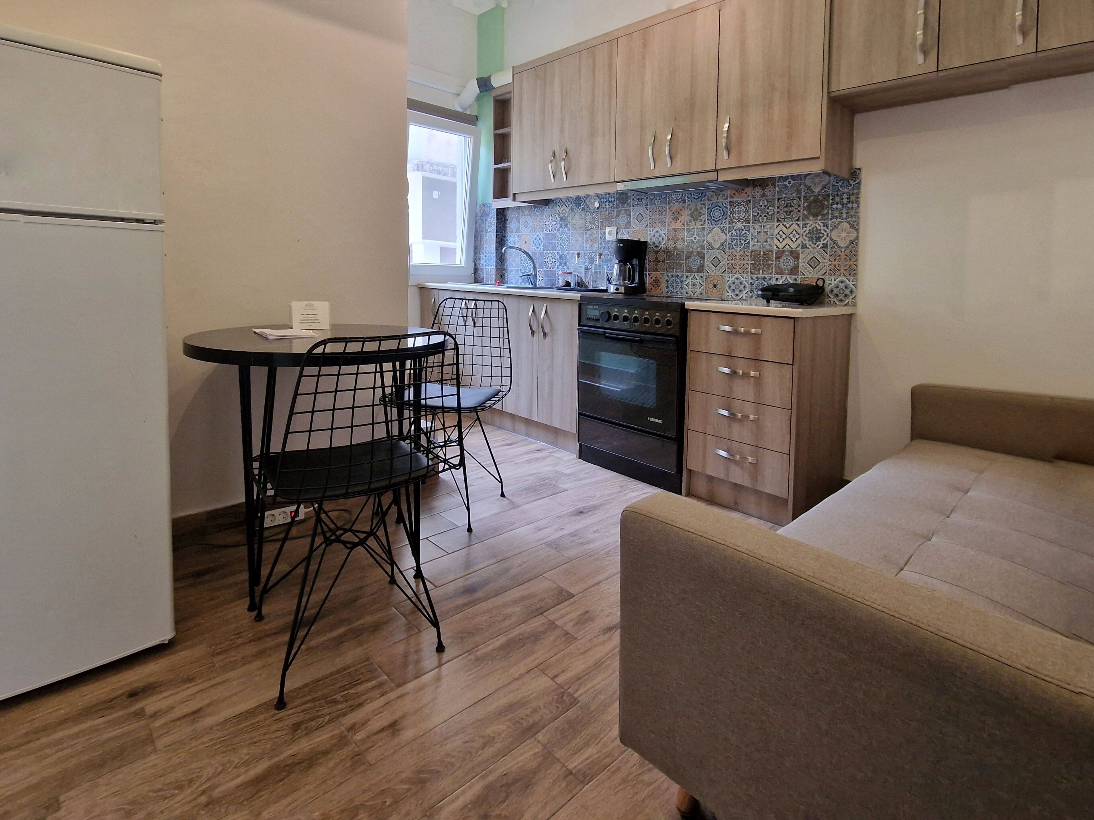 city apartment, 1 bedroom | living area | netflix