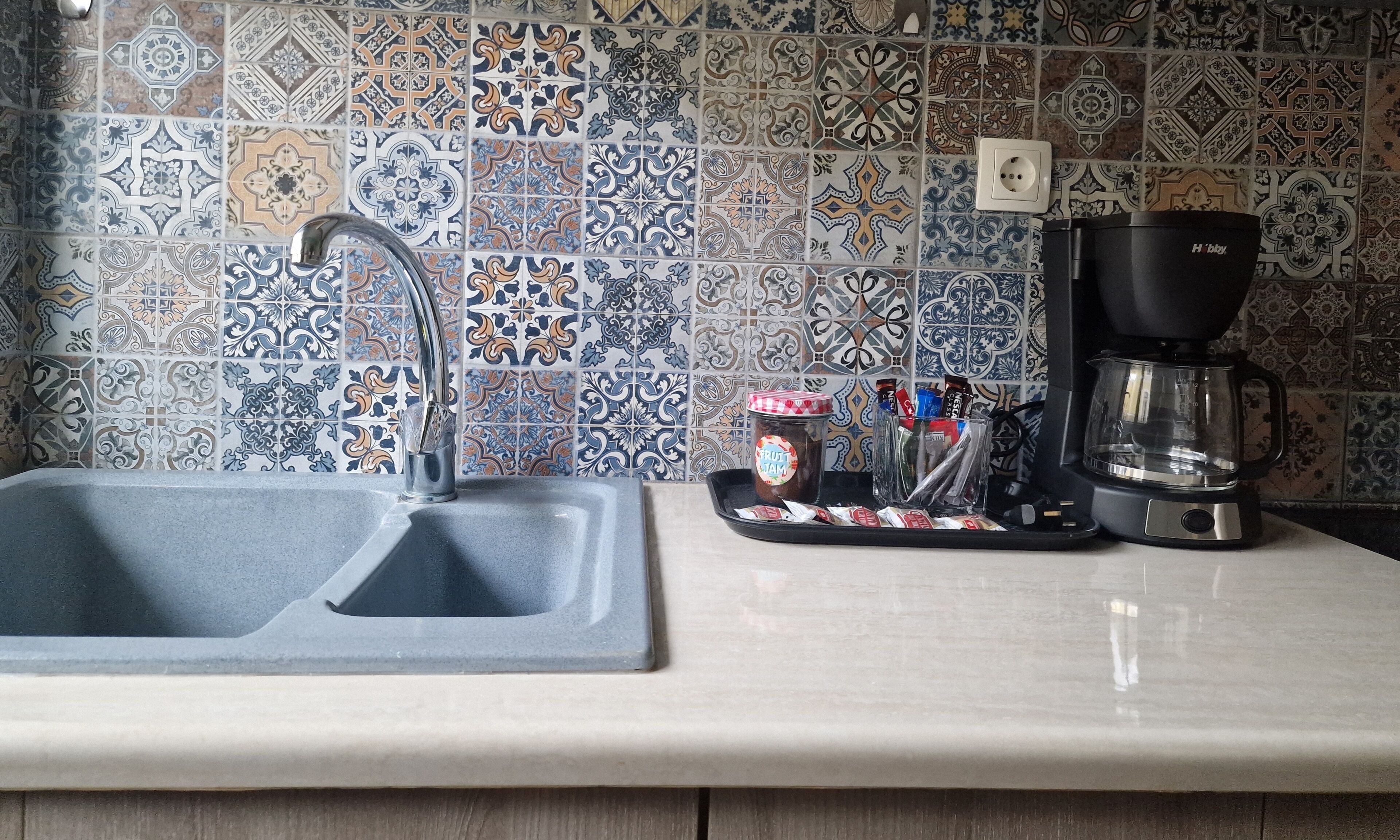 city apartment, 1 bedroom | private kitchen | fridge, stovetop, coffee/tea maker, cookware/dishes/utensils