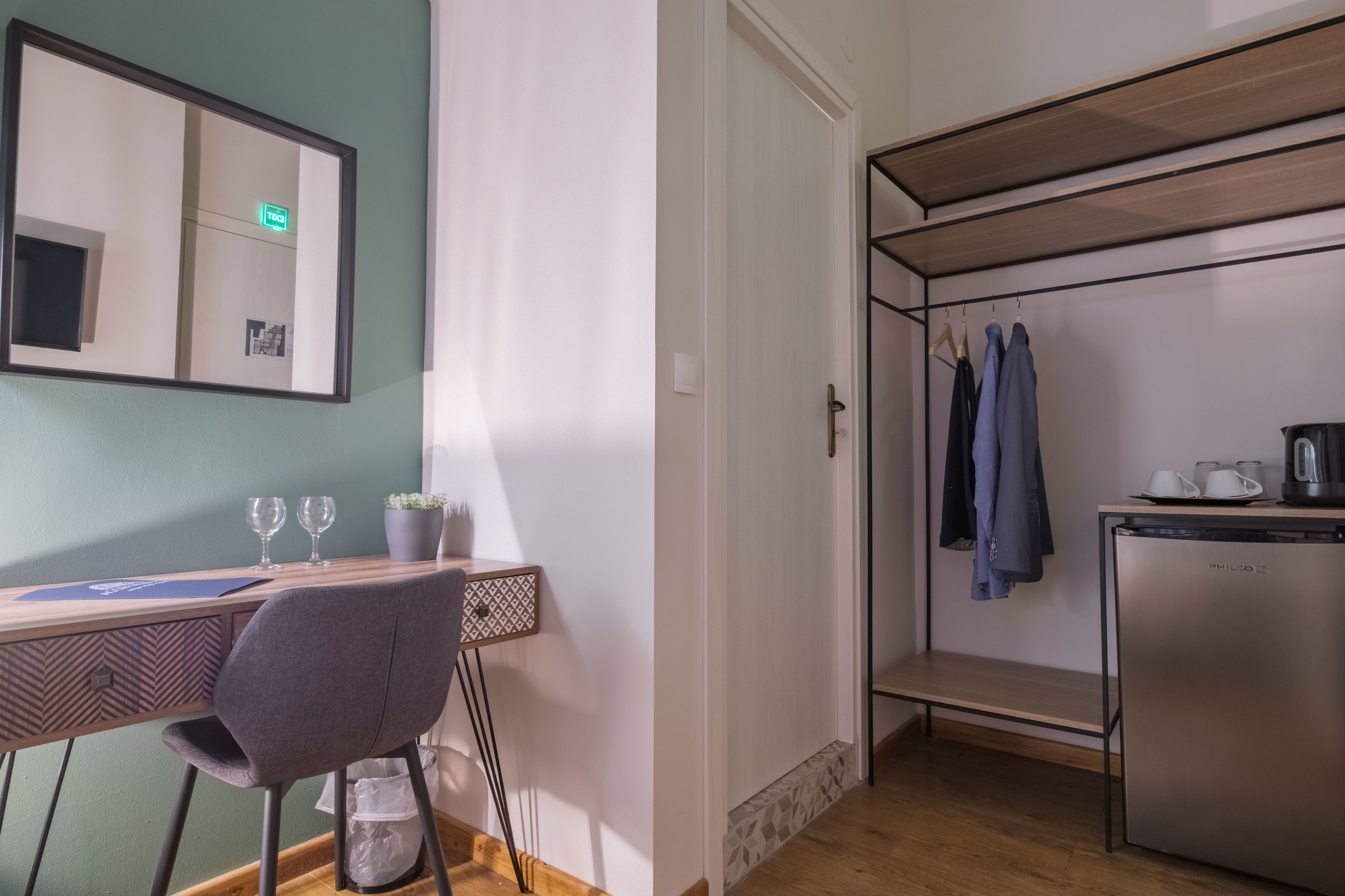 single room | premium bedding, in-room safe, desk, blackout curtains