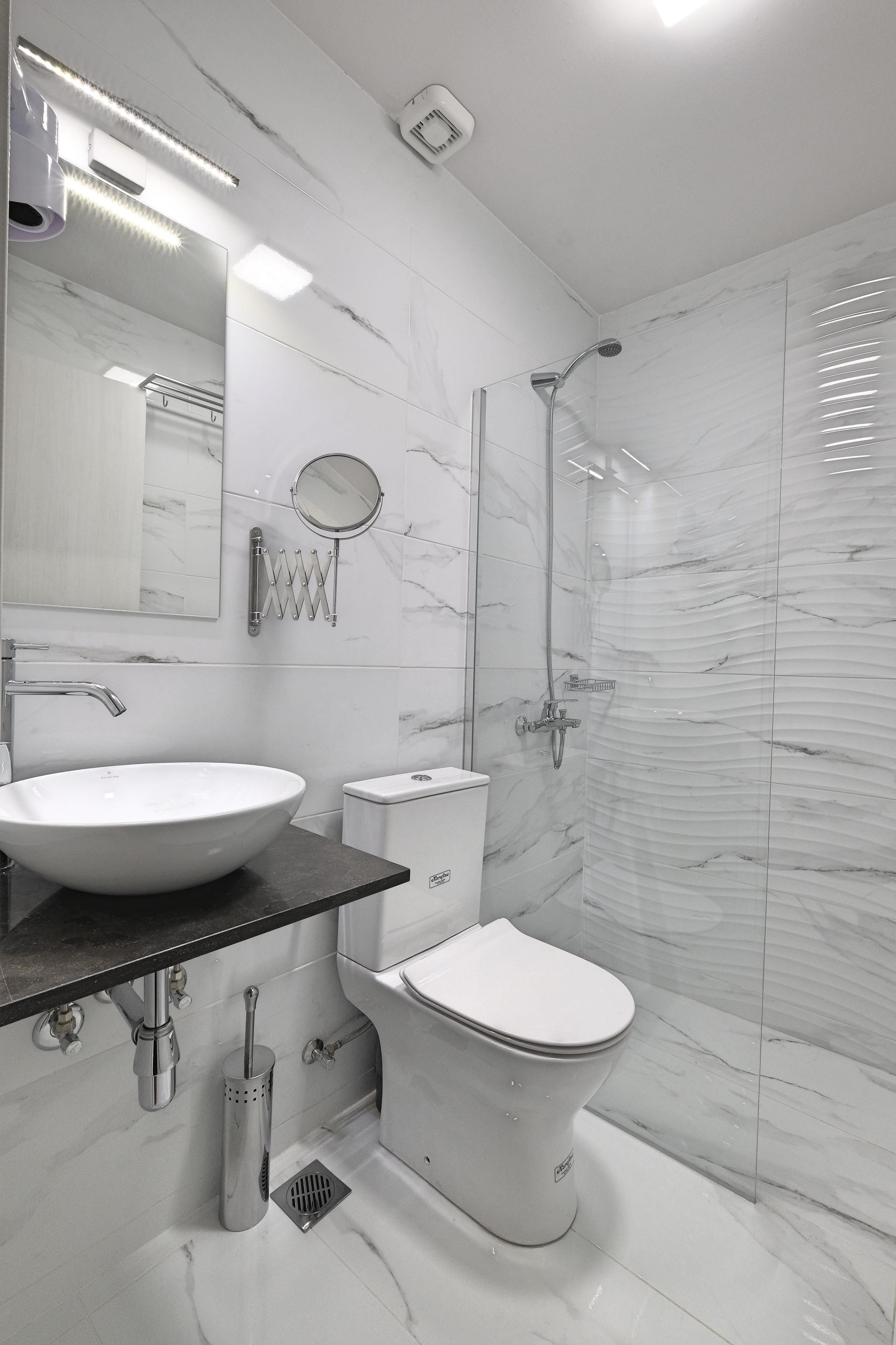 superior double room | bathroom | shower, free toiletries, hair dryer, slippers