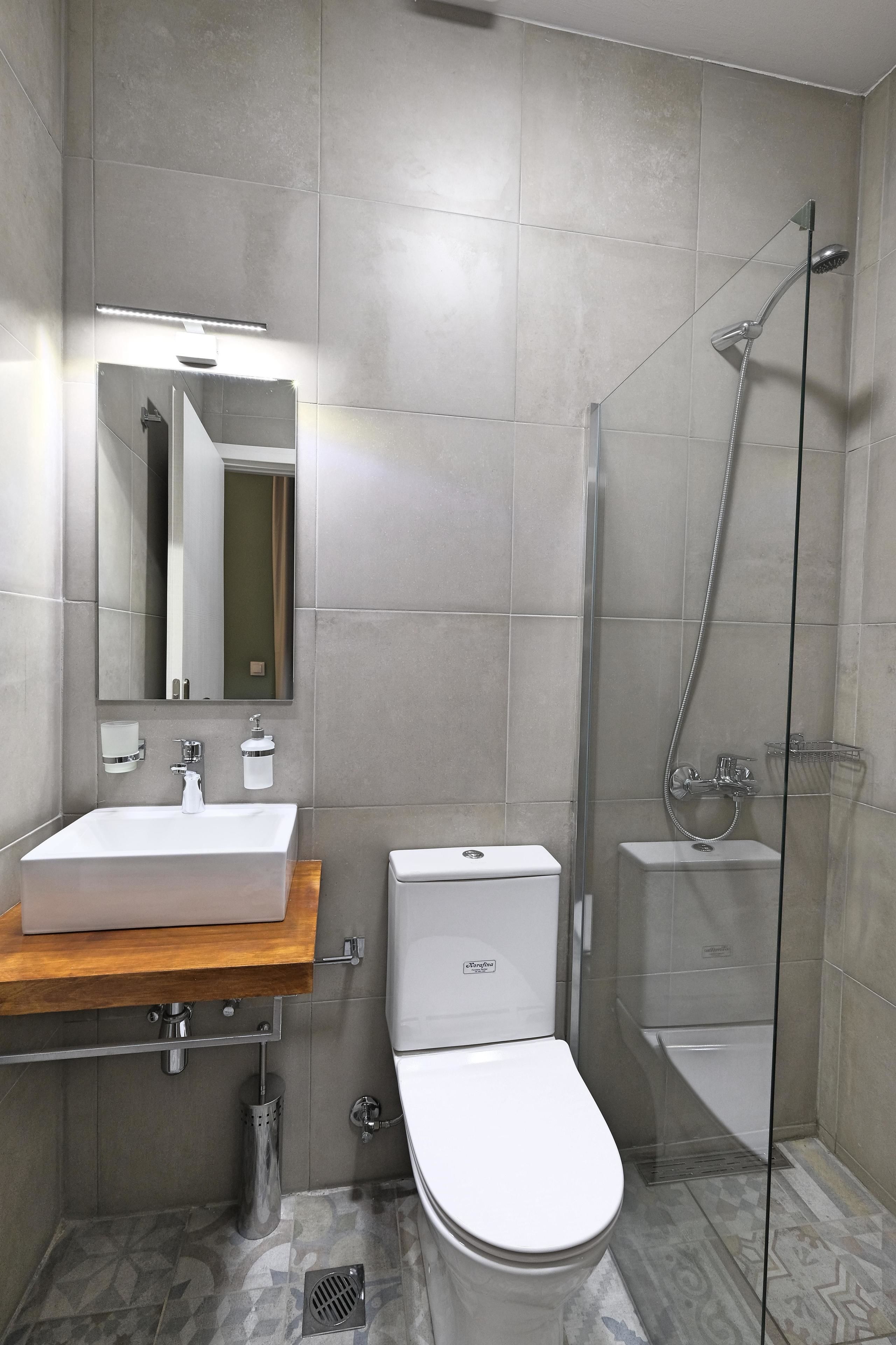 economy double room | bathroom | shower, free toiletries, hair dryer, slippers